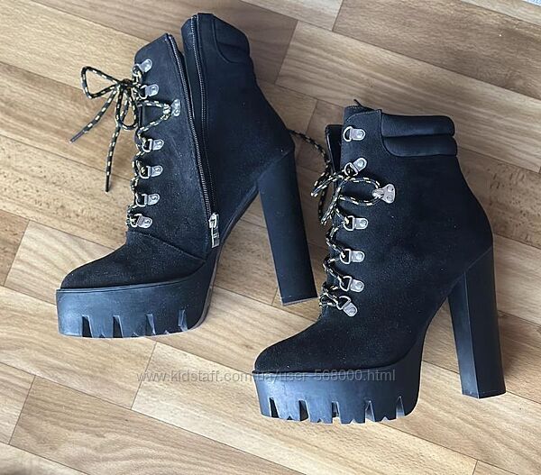 Ботинки замшеві високі розміру 39-40