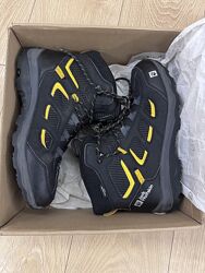 Зимові ботинки Jack Wolfskin у розмірі 40.