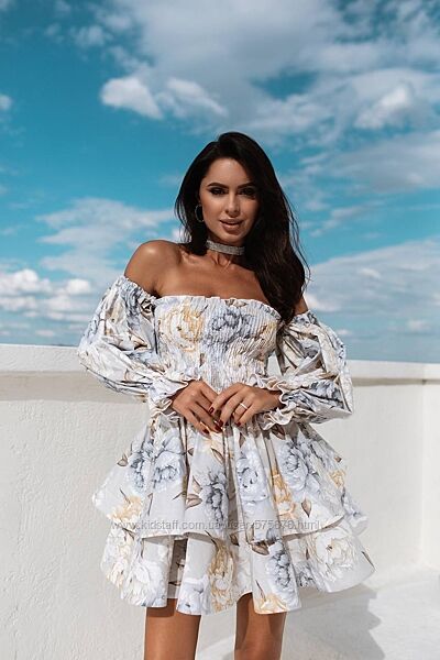 Надзвичайна сукня, яка заполонила серця багатьох інста модниць