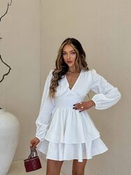 Неймовірно жіноча та витончена сукні. V-подібне декольте та пишна подвійна