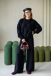 Затишний костюм із щільної фактурної вязки з мяким приляганням до тіла