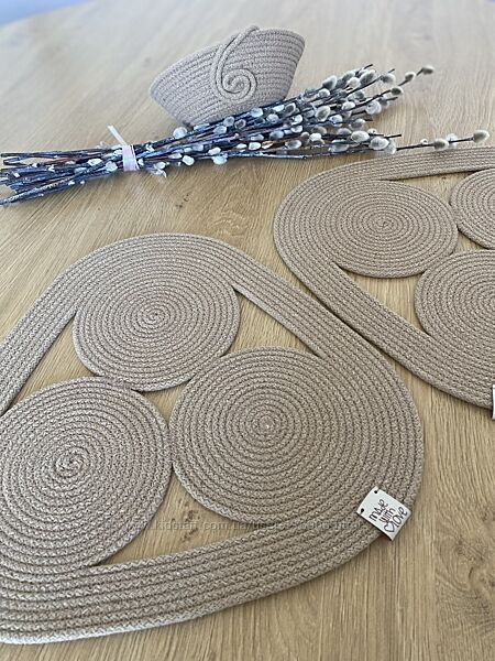 Набір плейсматів і кошик для двох