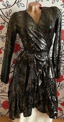 Красивое блестящее платье на запах 44 р
