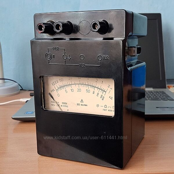 Мегаомметр М4100/4 1000V/СССР/ГОСТ 8038-60/в кейсе с ручкой.