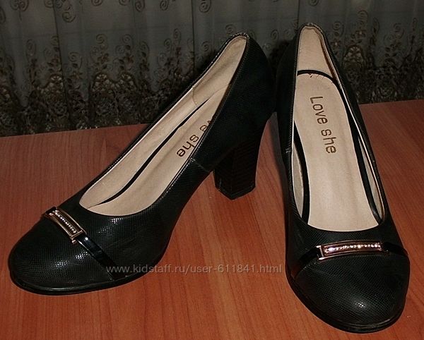 Туфли на каблуках черные р. 37 ст. 24. 5 см