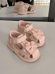 Босоніжки крихіткам 18-23рр