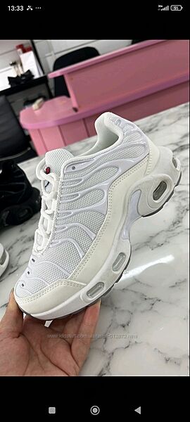 Біленькі кросівки під бренд TN