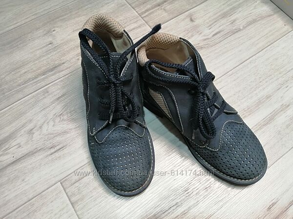 Фирменные ботинки