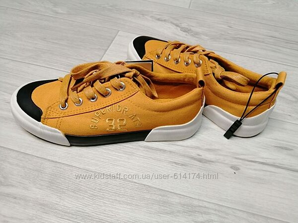 Фірмові кеди, макасіни Reserved