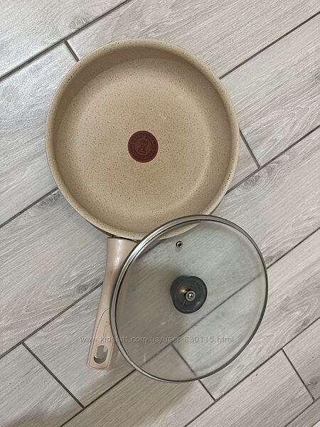 Сковорода Tefal , 24 см з кришкою