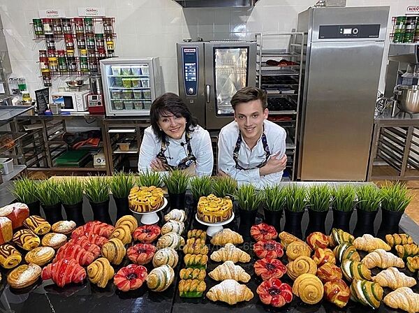 Елена Шрамко 12 разных Эклеры Бисквиты Шоколад Круассаны Торты