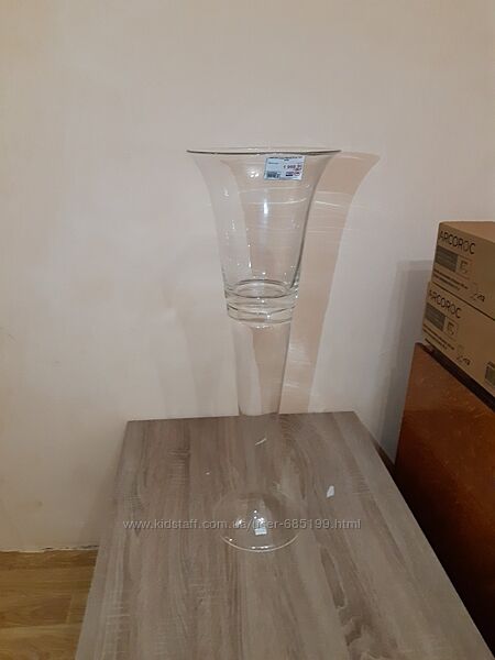 Стеклянная высокая напольная ваза