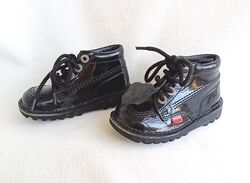 Черевики шкіра лак KicKers, устілка 15,3 см.