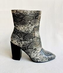 Напівчоботи сапоги пітон, устілка 24,3 см.