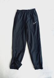 Штани спортивні на підкладці, довжина 88 см.