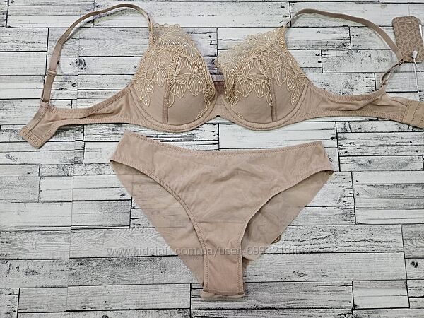 Гарненький комплект Obrana від Anabel Arto