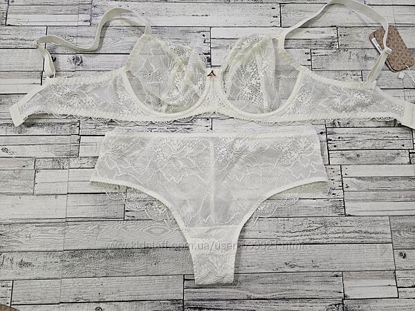 Вишуканий комплект Obrana від Anabel Arto