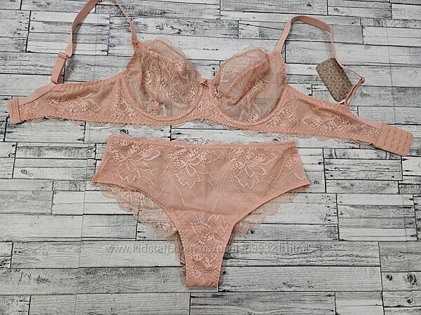 Вишуканий комплект Obrana від Anabel Arto