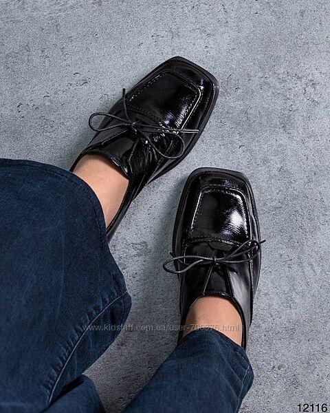 Туфлі, легкі, мов чешки, натуральний лак, чорні