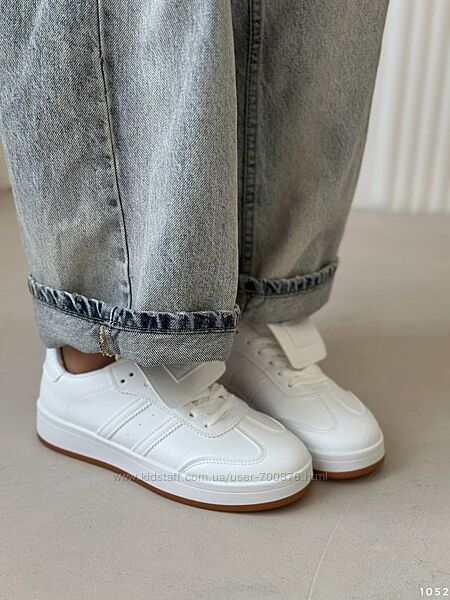 Кеди білі, на коричневій підошві