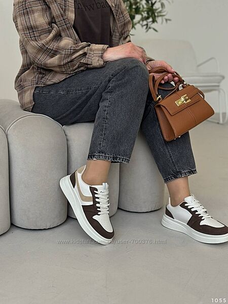 Кросівки у найтрендовіших кольорах