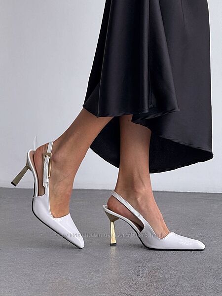 Витончені слінгбеки, білі