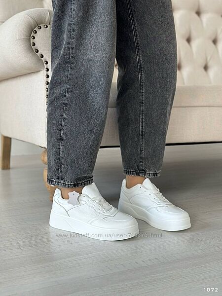 Кросівки, натуральна шкіра, білі