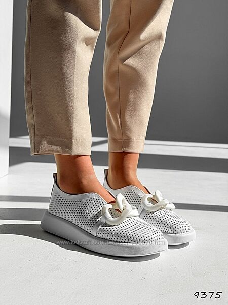 Туфлі Elina, натуральна шкіра з перфорацією, білі
