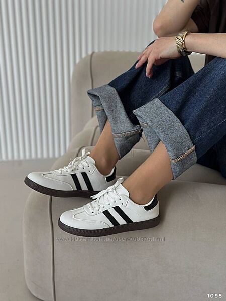 Базові кеди в стилі бренду, білі