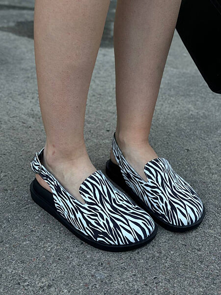 Клогі, натуральна шкіра, з принтом зебра