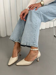 Босоніжки, натуральна шкіра, молочного кольору