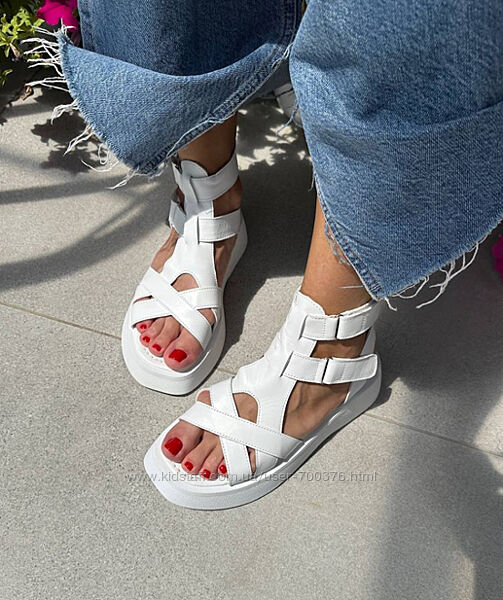 Босоніжки, натуральна шкіра, білого кольору