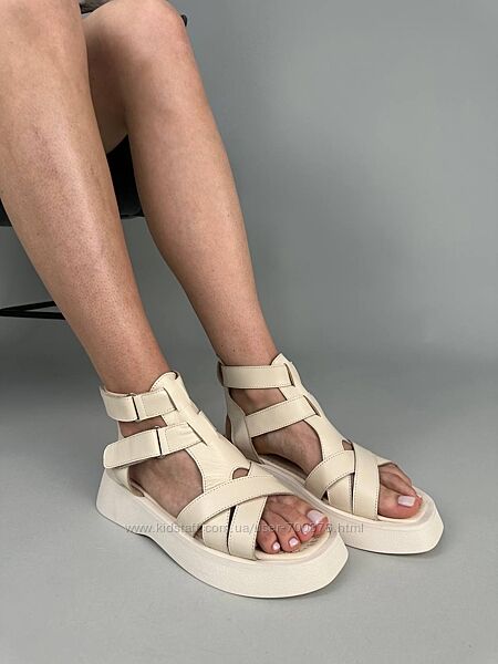 Босоніжки, натуральна шкіра, молочного кольору