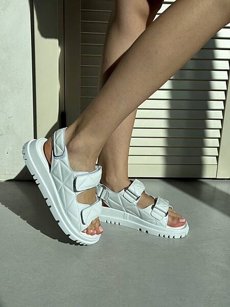 Босоніжки, натуральна шкіра, білі, стьобані