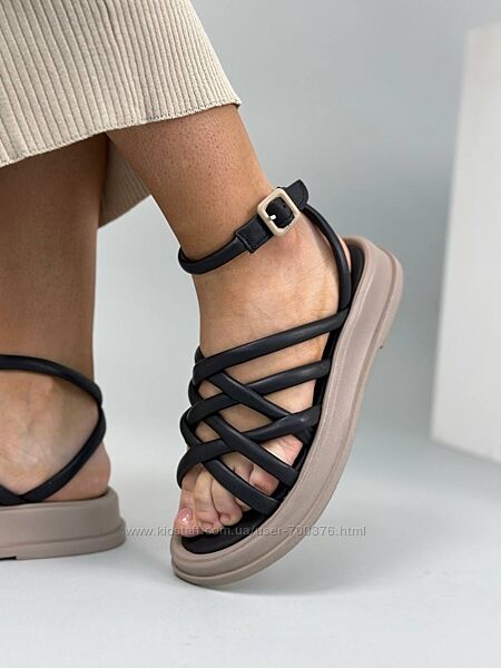 Босоніжки. натуральна шкіра, чорні, на бежевій підошві