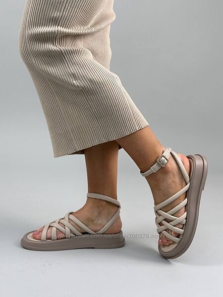 Босоніжки, натуральна шкіра, молочні, на бежевій підошві