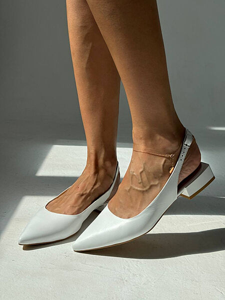 Слінгбеки, натуральна шкіра, білі, на світлій підошві