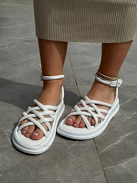 Босоніжки. натуральна шкіра, білі