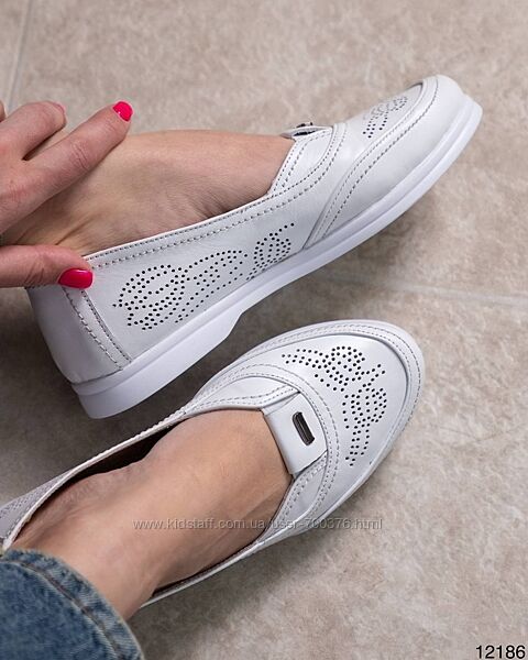 Легкі літні балетки з перфорацією, натуральна шкіра, білі