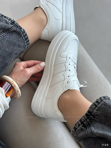 Кросівки, натуральна шкіра, білі