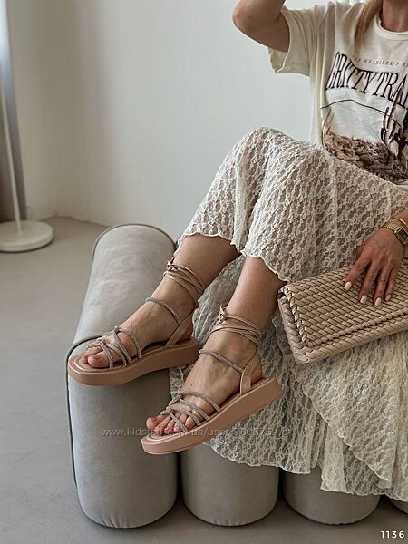 Стильні босоніжки з блискітками, беж