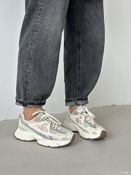 Кросівки легкі, мультіколор