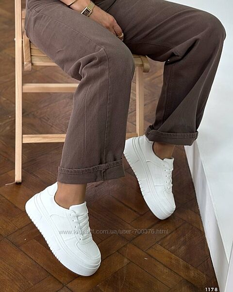 Кросівки жіночі білі