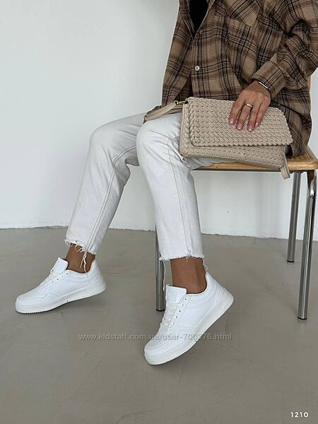 Кросівки жіночі білі, легкі і м´якенькі