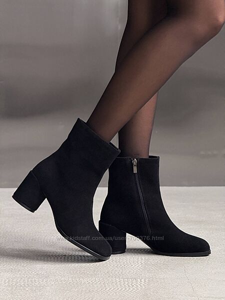 Ботильйони з анатомічним мисом barefoot, натуральна замша, чорні, демі