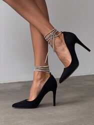 Елегантні туфлі зі срібною прикрасою, чорні