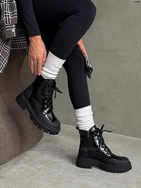 Черевики з трендовою фурнітурою, натуральна шкіра/лак, чорні, демі/зима