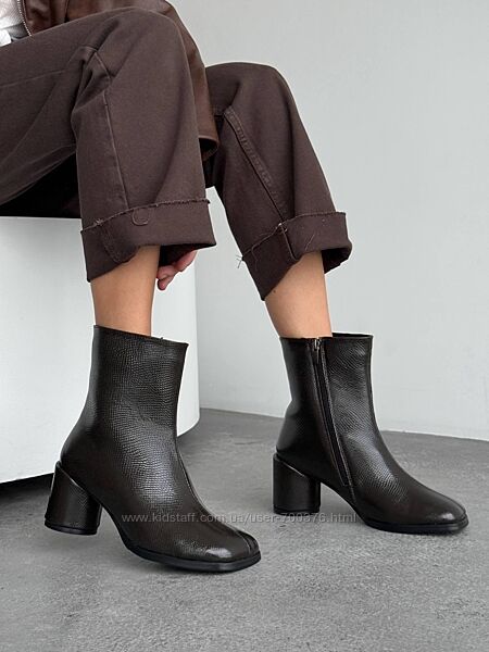 Ботильйони з анатомічним мисом barefoot, шкіра наплак рептилія, шоколад