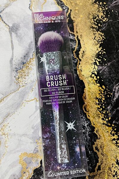 США Кисточка для румян REAL TECHNIQUES Blush Brush Crush