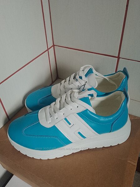 Жіночі базові кросівки 39р. Натуральна шкіра.